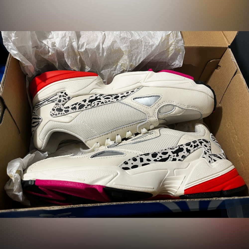 Adidas Falcon